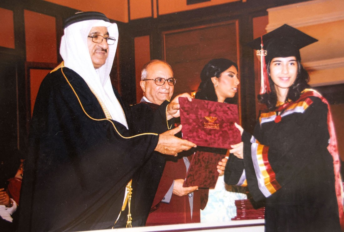 ريم علي متخرجة من الجامعة