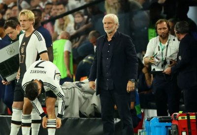 فولر يرفض طلبات الجماهير.. ويصر على الابتعاد