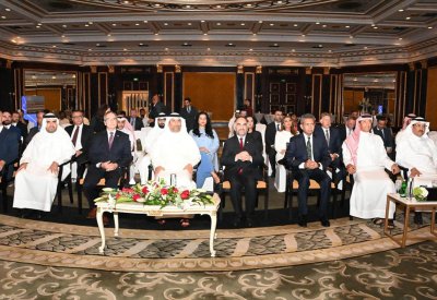 وزير النفط والبيئة يرعى حفل تدشين حقل وقود الطائرات بمطار البحرين الدولي