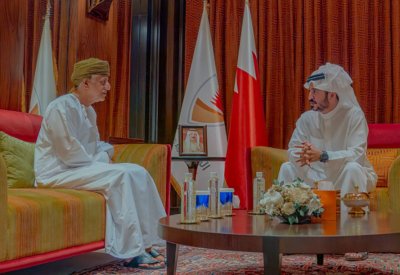 خالد بن حمد يشيد بالعلاقات البحرينية العمانية ويؤكد أهمية تعزيز التعاون الثنائي