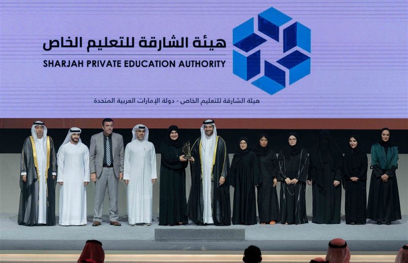 سلطان بن أحمد القاسمي يكرم الفائزين بجائزة الشارقة للاتصال الحكومي في دورتها العاشرة