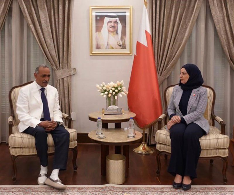 سفيرة مملكة البحرين في القاهرة تلتقي رئيس الاتحاد العربي للكرة الطائرة