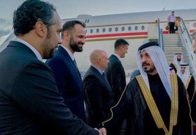خالد بن حمد يصل صربيا لحضور افتتاح بطولة العالم للمصارعة