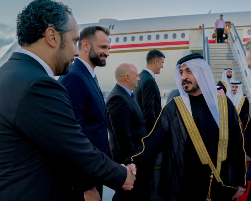 خالد بن حمد يصل صربيا لحضور افتتاح بطولة العالم للمصارعة