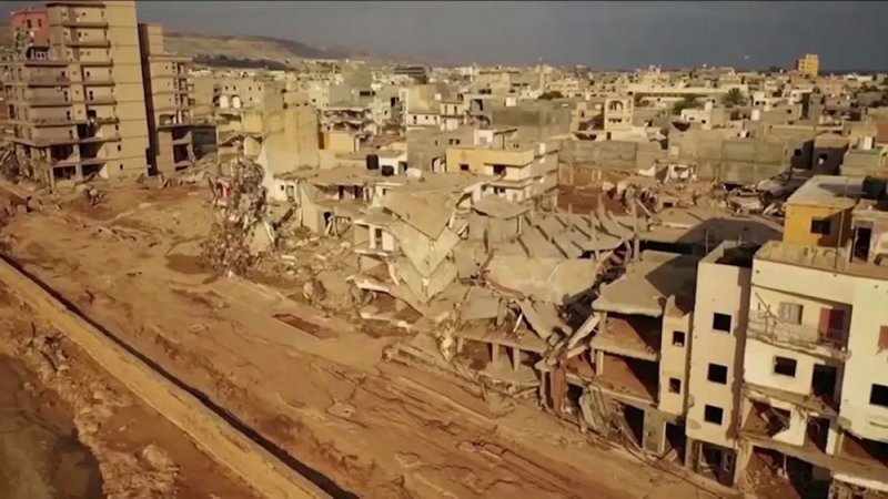 من تحت الركام.. الإسعاف الليبي: هناك ضحايا لم يتم انتشالهم