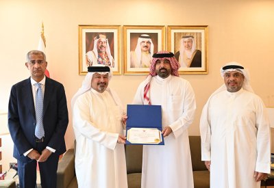 الشيخ أحمد بن محمد: تنمية قدرات الموظفين وإكسابهم المهارات اللازمة