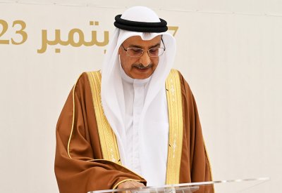 خالد بن عبد الله يدشن التطبيق المطور لجامعة البحرين