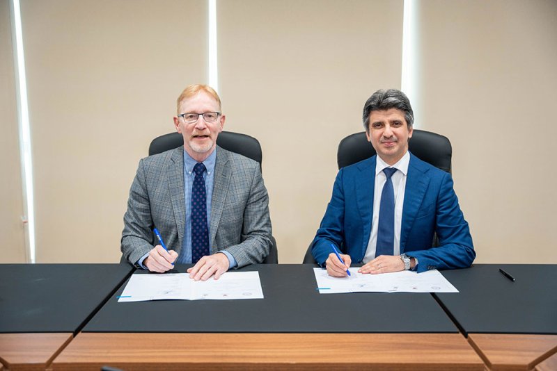 المستشفيات الحكومية توقع اتفاقية تعاون مع جامعة اوتاوا الكندية في مجال التعليم الطبي والتدريب