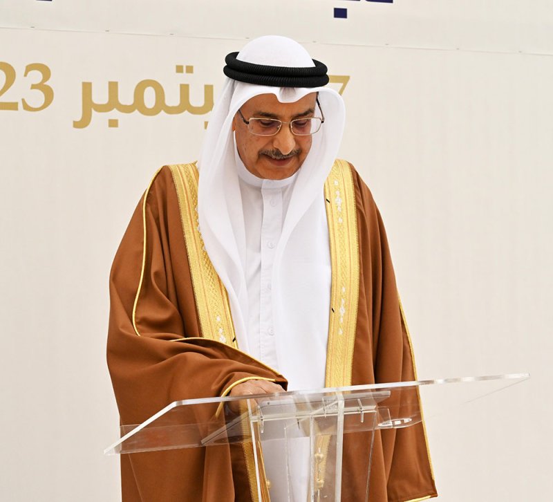 خالد بن عبد الله يدشن التطبيق المطور لجامعة البحرين