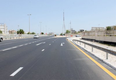الأشغال: الانتهاء من أعمال مشروع توسعة المدخل الشرقي للمنطقة التعليمية في مدينة عيسى
