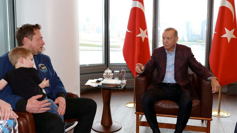 أردوغان يدعو ماسك لفتح مصنع لسيارات تسلا في تركيا
