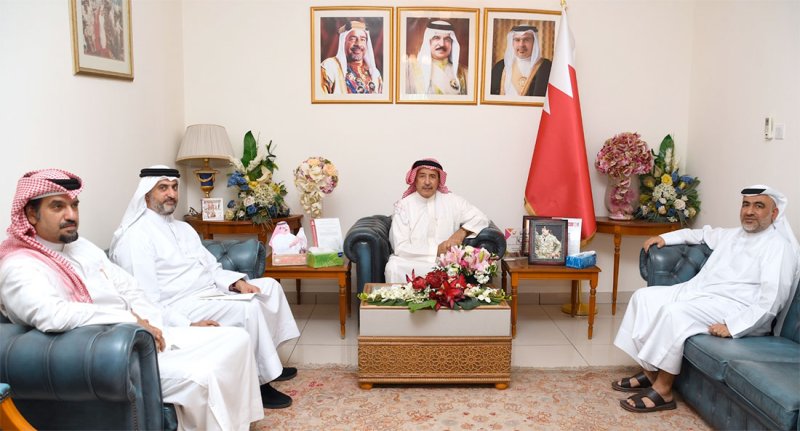 محافظ المحرق يستقبل العضو البلدي محمد يوسف المحمود