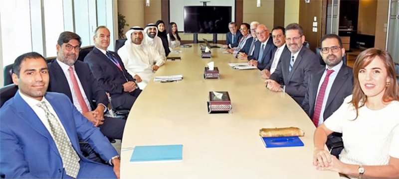 وزير النفط والبيئة المبعوث الخاص لشئون المناخ يجتمع مع أعضاء مجلس إدارة غرفة التجارة الأمريكية في البحرين
