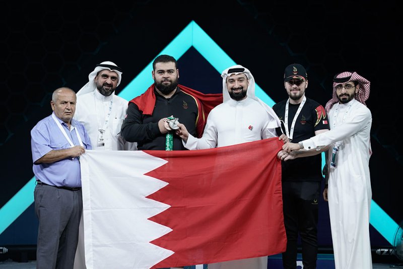 الرباع غور يهدي مملكة البحرين ميداليتين فضية وبرونزية في بطولة العالم لرفع الاثقال
