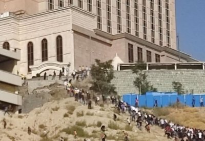 الجماهير الإيرانية تلغي تدريبات النصر في طهران