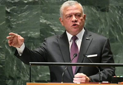 العاهل الأردني يحذر من نقص الدعم الدولي للاجئين