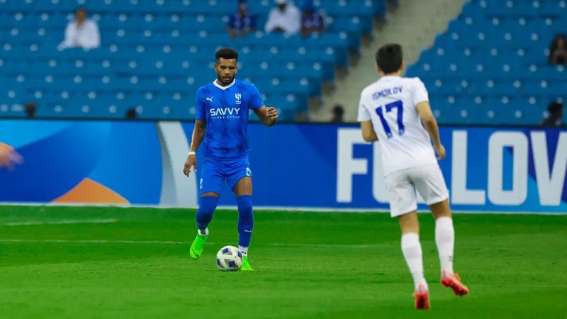 الهلال ينجو من فخ نافباهور ويتعادل بصعوبة