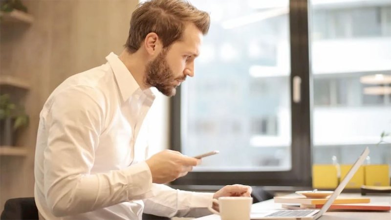 تجلس لساعات طويلة خلال اليوم.. خطر مميت يداهم صحتك