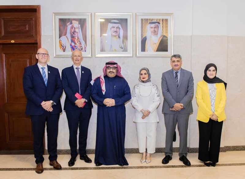 وزير التربية والتعليم يستقبل وفداً من الكلية الملكية للجراحين (RCSI)