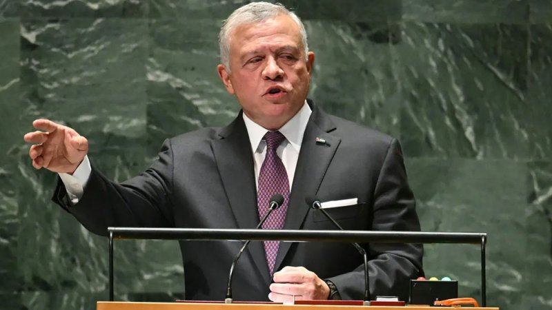 العاهل الأردني يحذر من نقص الدعم الدولي للاجئين
