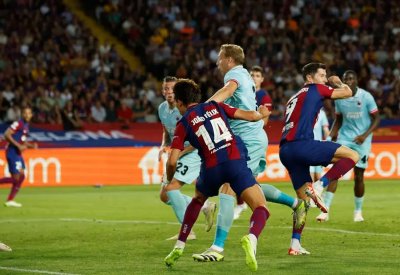 فيلكس يقود برشلونة إلى فوز عريض على أنتويرب