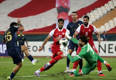 النصر يهزم برسبوليس بثنائية في عقر داره