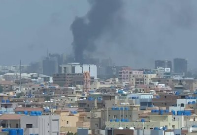 الخرطوم تشتعل.. اشتباكات عنيفة بمحيط القيادة والقصر الرئاسي