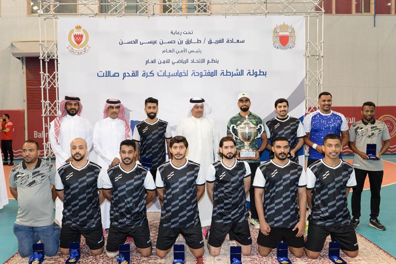 رئيس الأمن العام يشهد ختام بطولة الشرطة المفتوحة لخماسيات كرة القدم ويتوج فريق "تنفيذ الأحكام والعقوبات البديلة" بكأس البطولة