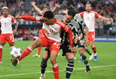 بايرن يعمق جراح مانشستر يونايتد برباعية مثيرة