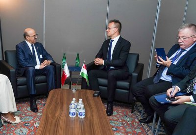 وزير الخارجية يجتمع مع وزير الشؤون الخارجية والتجارة في المجر 