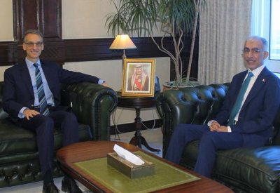 وزير الأشغال يستقبل السفير الأمريكي