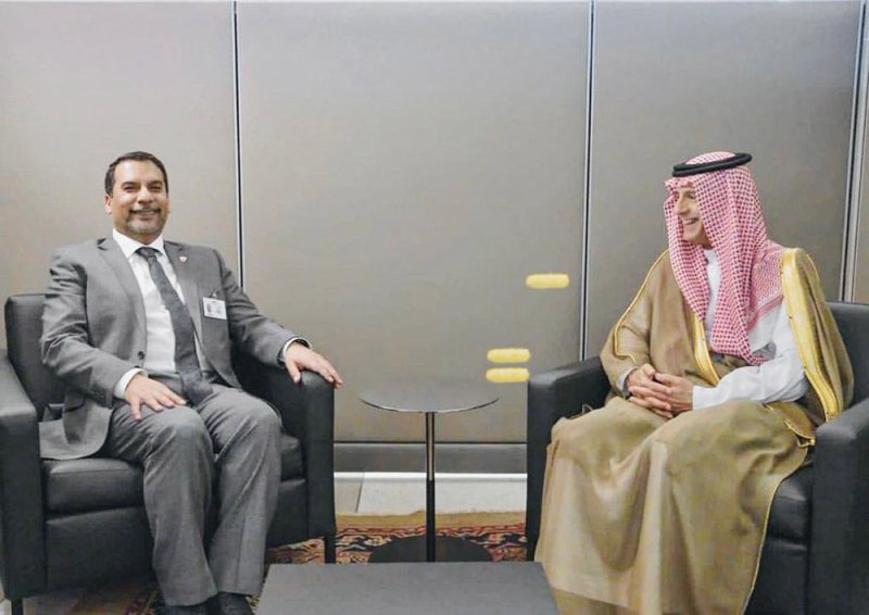 وزير النفط والبيئة يلتقي بوزير الدولة للشؤون الخارجية السعودية