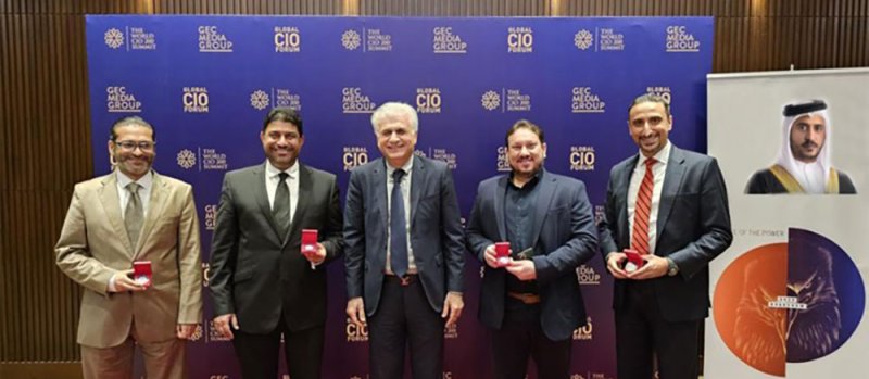 تكريم مدراء تقنية معلومات من مملكة البحرين في المرحلة النهائية لمؤتمر تكريم مدراء تقنية المعلومات في باكو