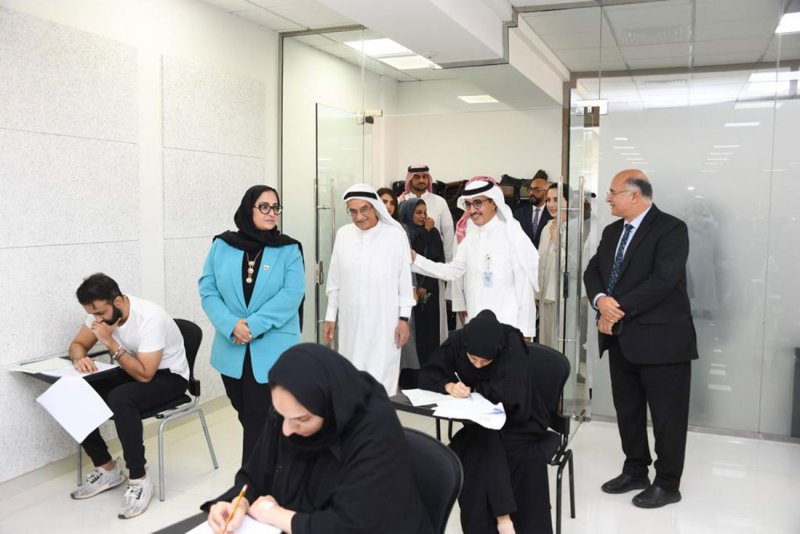 رئيس المجلس الأعلى للصحة يقوم بزيارة إلى جامعة الخليج العربي