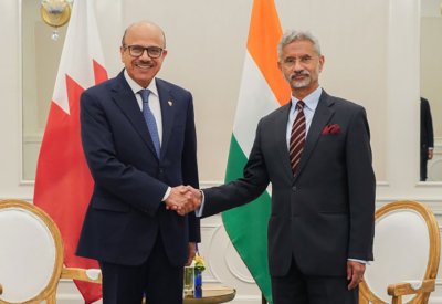 وزير الخارجية يجتمع مع وزير الخارجية بجمهورية الهند