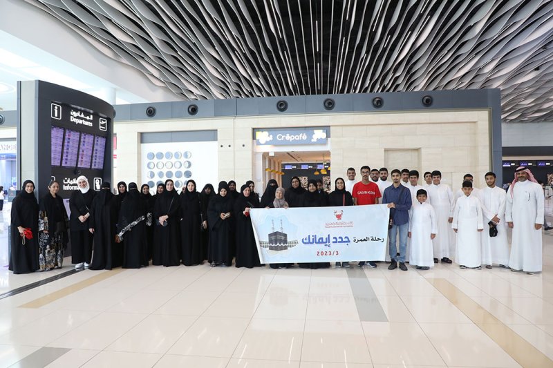 أسر المؤسسة الملكية للأعمال الإنسانية يأدون مناسك العمرة