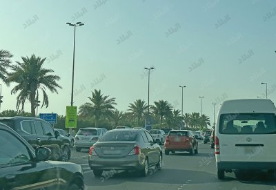 إثر تدهور مركبة.. ازدحام مروري على شارع الشيخ عيسى بن سلمان