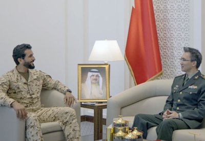 مستشار الأمن الوطني قائد الحرس الملكي يستقبل الملحق العسكري الصيني