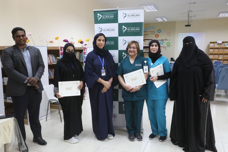 بلدية المنطقة الجنوبية تقيم محاضرة توعوية وفعالية الإيكو باص بابتدائية فاطمة بنت الخطاب