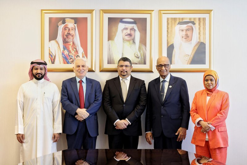 وزير شؤون الكهرباء والماء يشيد بجهود جمعية معهد المهندسين الكهربائيين والإلكترونيين