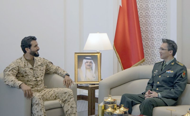 مستشار الأمن الوطني قائد الحرس الملكي يستقبل الملحق العسكري الصيني