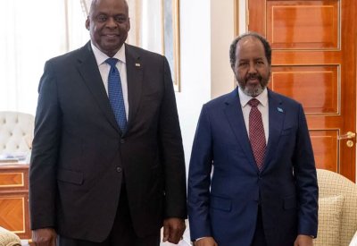 وصل جيبوتي.. أول زيارة لوزير الدفاع الأميركي إلى إفريقيا