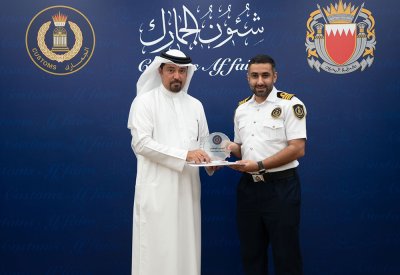 شؤون الجمارك تسلم الشهادات للمدربين الوطنيين