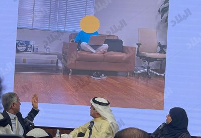 بالصور: طريقة لقاء موظف بشركة طيران الخليج مع المفصولين!
