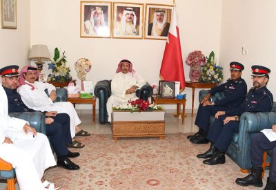 محافظ المحرق يترأس اجتماع اللجنة الأمنية ويطلع على الجهود المبذولة لخدمة المواطنين والمقيمين 