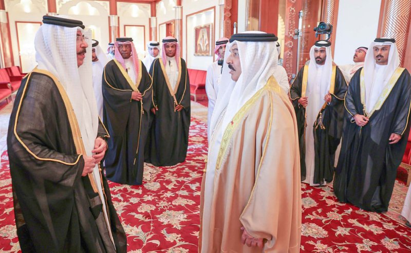 جلالة الملك المعظم القائد الأعلى للقوات المسلحة يستقبل عائلتي شهيدي الواجب الوطني السامي