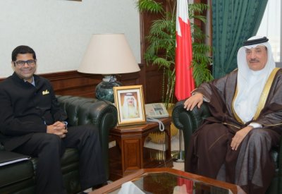 وزير العمل يطلع السفير الهندي على الجهود الوطنية للارتقاء بسوق العمل