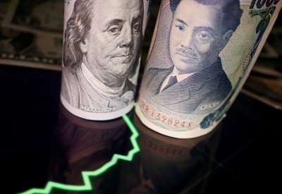 الدولار يتراجع عن ذروة 10 أشهر.. والين يلتقط أنفاسه
