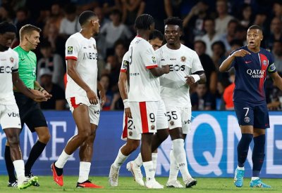 لاعب بالدوري الفرنسي يهدد بالانتحار وناديه يرسل طبيبا نفسيا