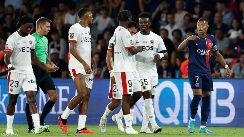 لاعب بالدوري الفرنسي يهدد بالانتحار وناديه يرسل طبيبا نفسيا